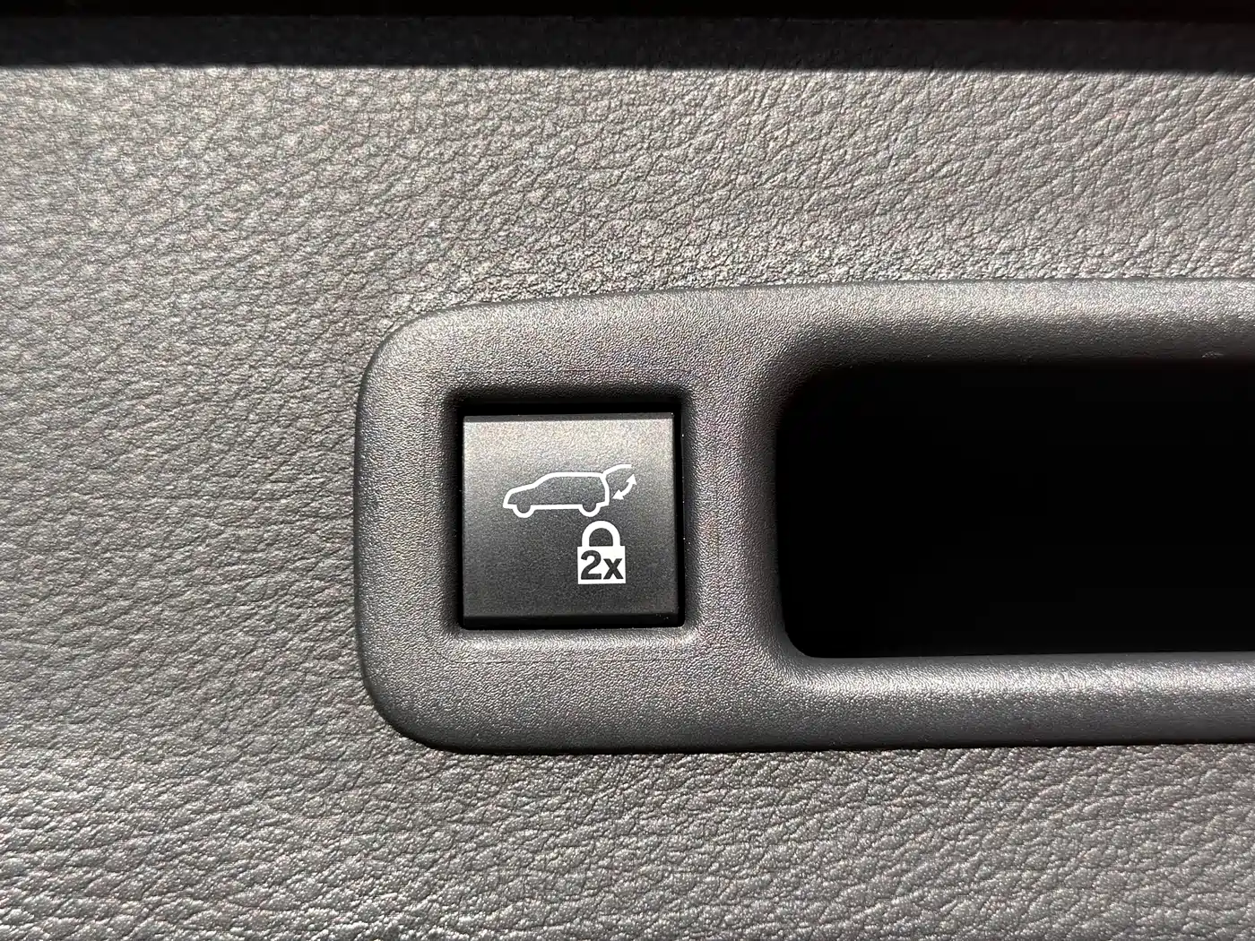 Toyota Sienna 2021 2.5L Hybrid Ultimate Edition фото 12