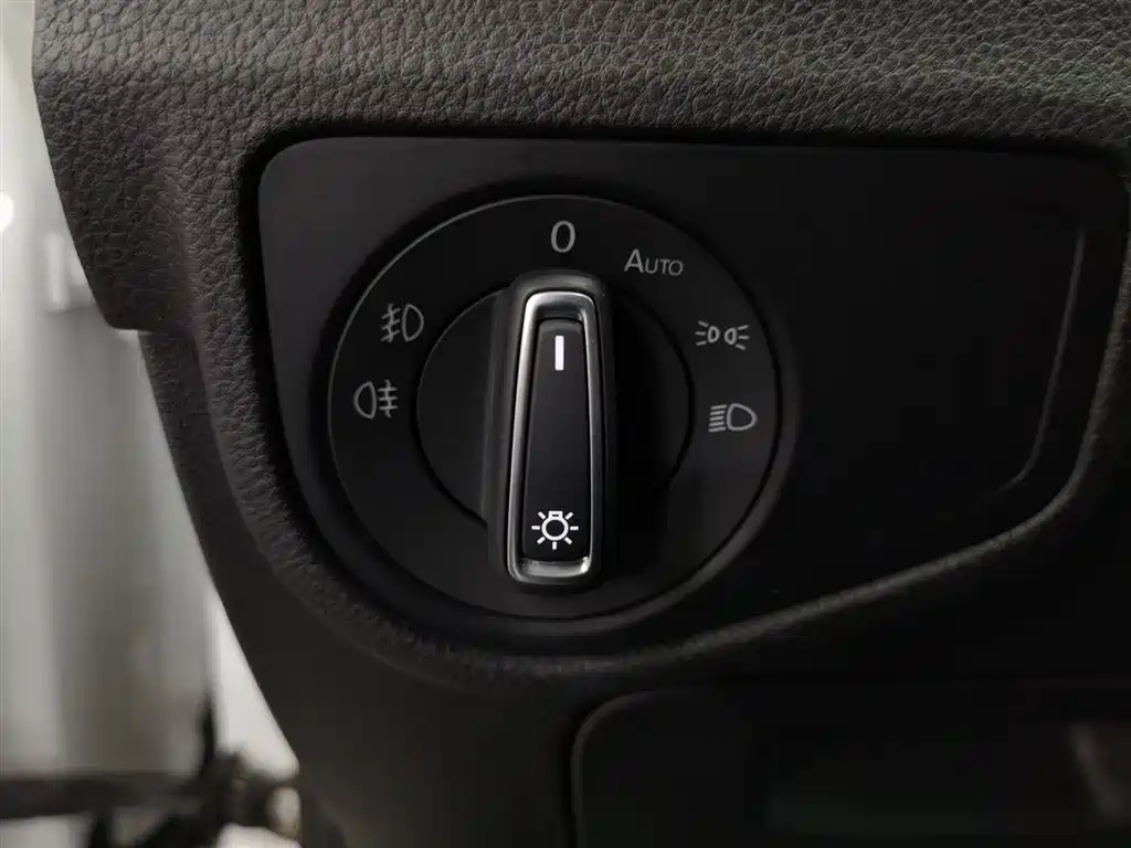Volkswagen Golf Sportsvan 2018 230TSI Automatic Luxury фото 21