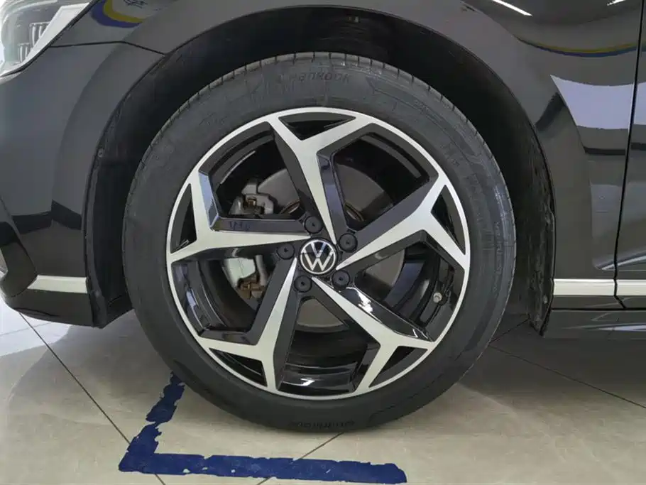 Volkswagen Magotan 2023 Model 2 Million Commemorative Edition 330TSI DSG Luxury фото 6