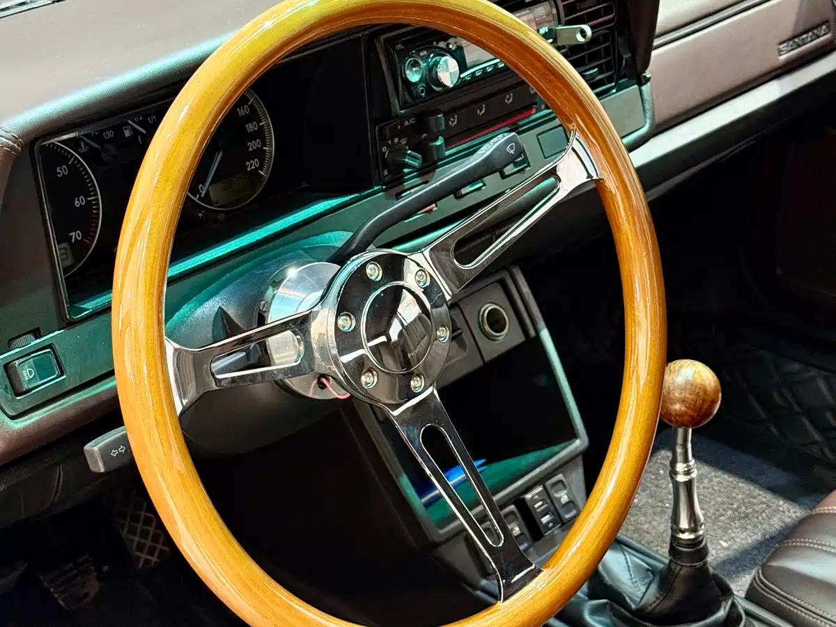 Volkswagen Santana Classic фото 11