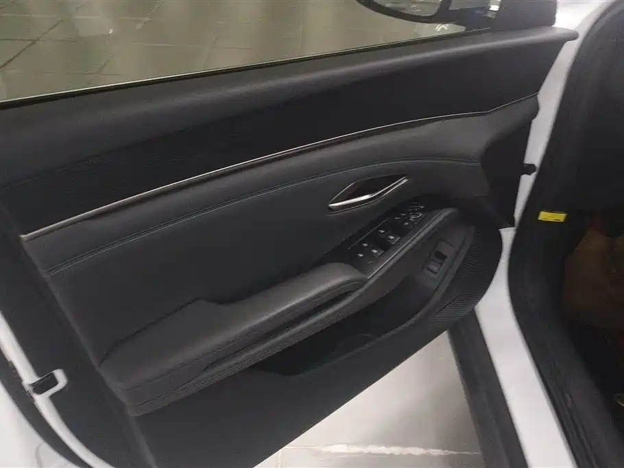 BYD Qin L 2024 DM-i 120KM Superior Edition фото 7