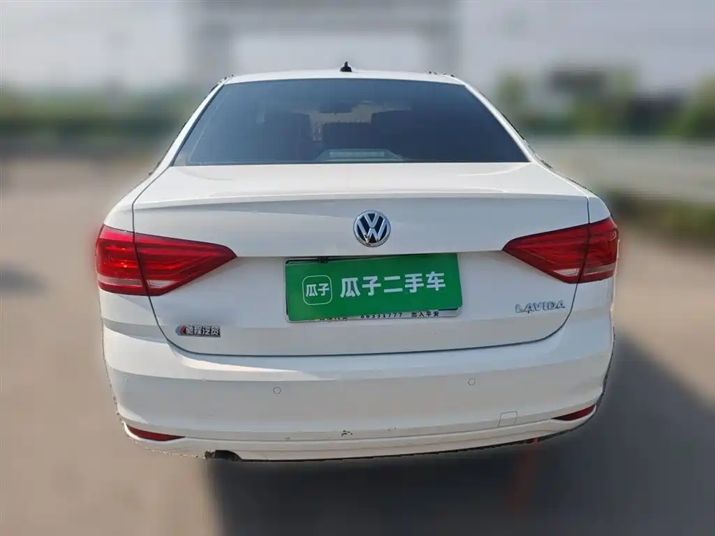 Volkswagen Lavida 2018 Classic 1.5L Automatic Trend China VI фото 3