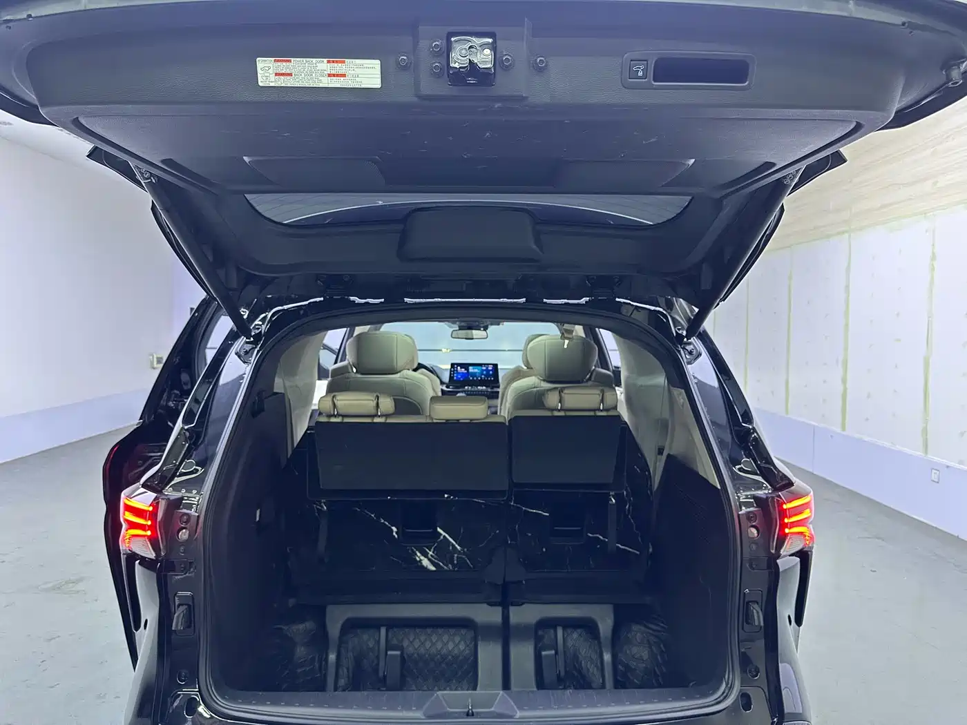 Toyota Sienna 2021 2.5L Hybrid Ultimate Edition фото 14