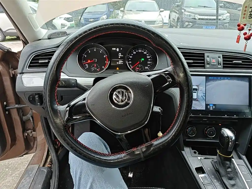 Volkswagen Lamando 2015 230TSI DSG Style фото 10