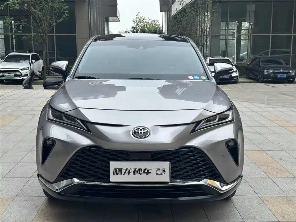 Toyota Venza 2022 2.0L CVT 2WD Premium фото 3