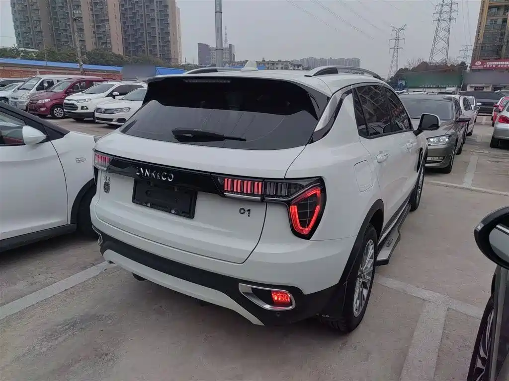 Lynk & Co 01 2018 2.0T 2WD Type+ Edition фото 5