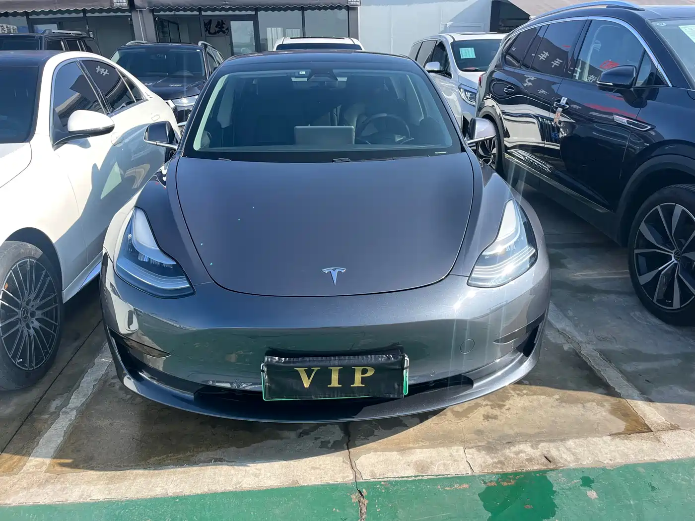 TESLA MODEL 3