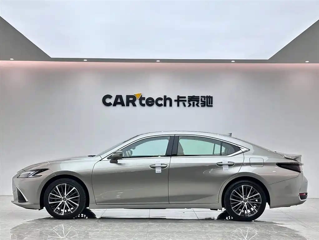 Lexus ES 2025 300h Ultimate Edition фото 2