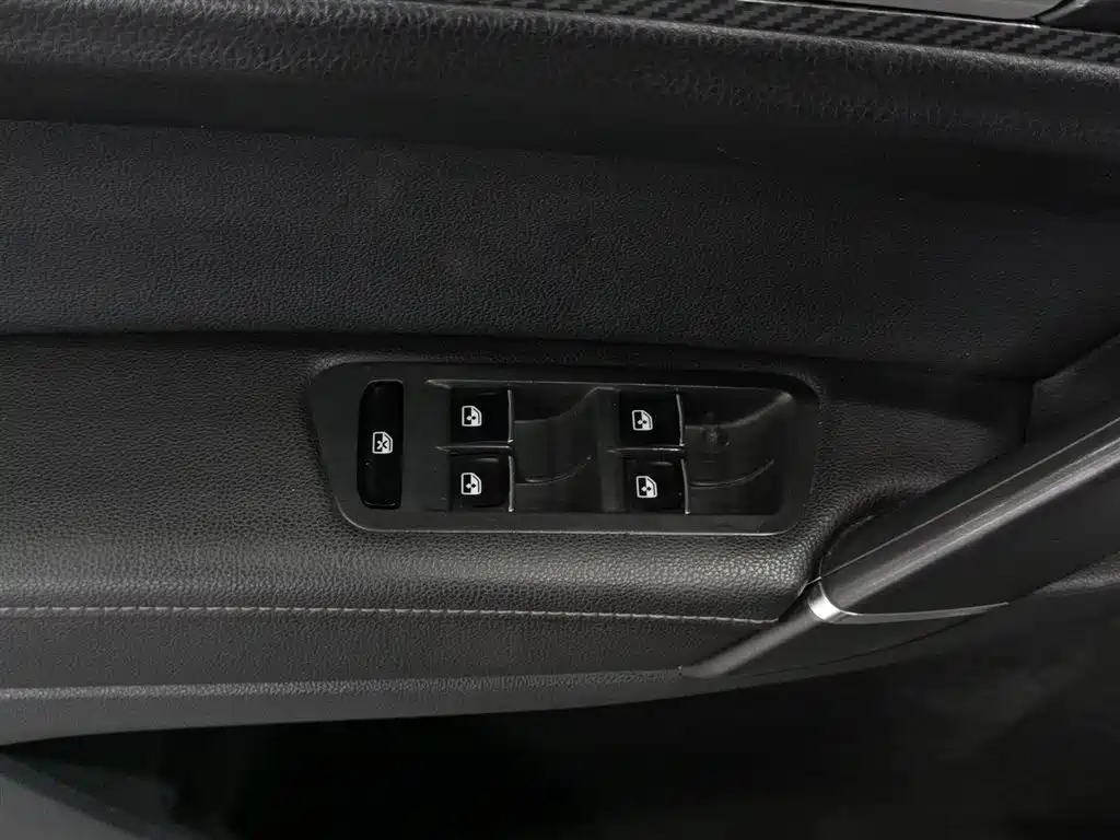 Volkswagen Golf Sportsvan 2018 230TSI Automatic Luxury фото 9