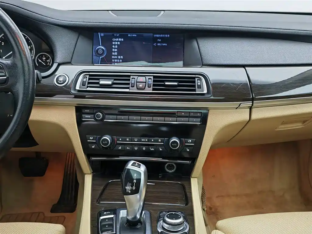 BMW 7 Series 2009 740Li Luxury фото 12