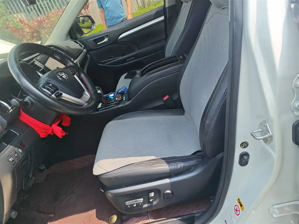 TOYOTA HIGHLANDER