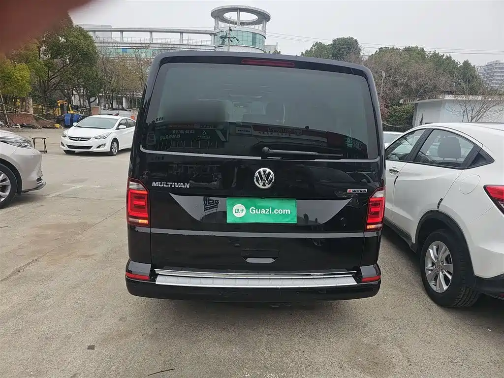 Volkswagen Multivan 2019 2.0TSI 4WD Premium 7-seater фото 4