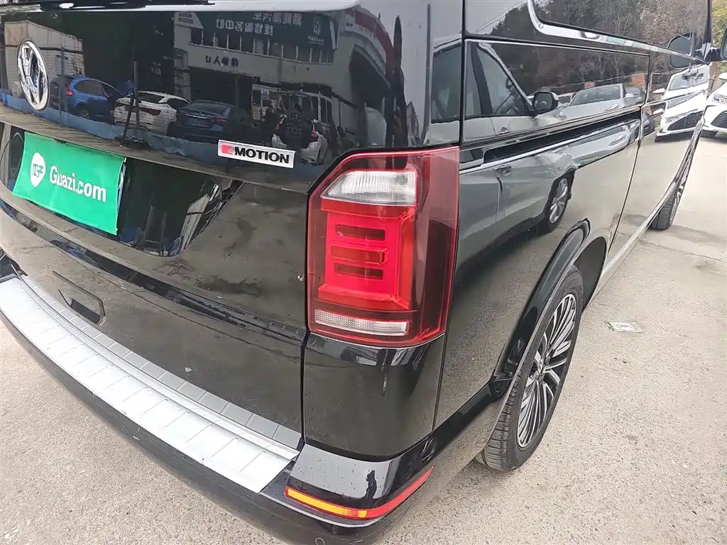 Volkswagen Multivan 2019 2.0TSI 4WD Premium 7-seater фото 24