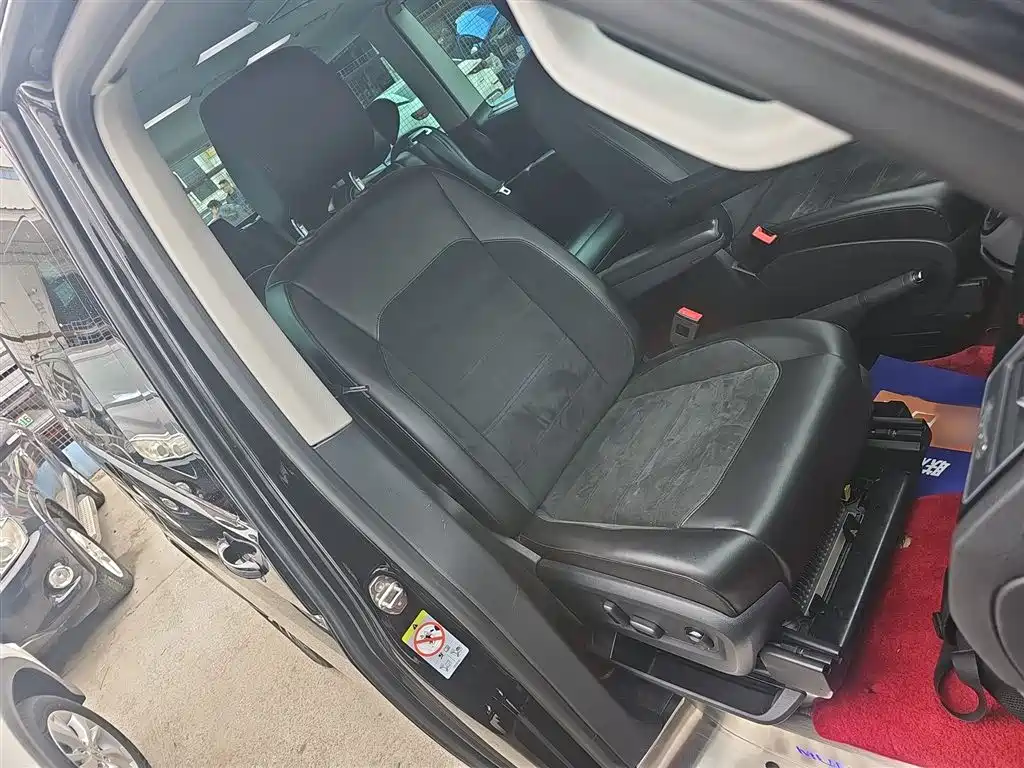 Volkswagen Multivan 2019 2.0TSI 4WD Premium 7-seater фото 20