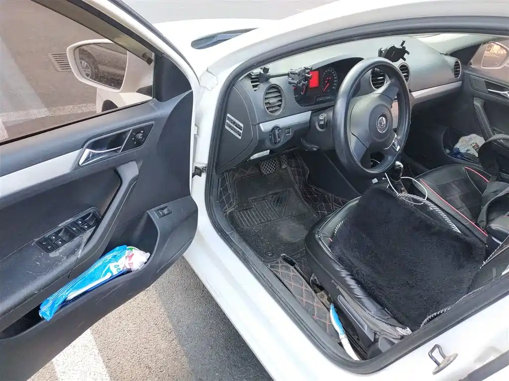 Volkswagen Jetta 2013 1.6L Automatic Comfort фото 14