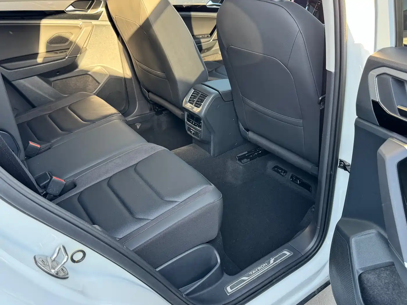 Volkswagen Tayron 2022 330TSI 2WD Luxury Smart Connect Edition фото 17