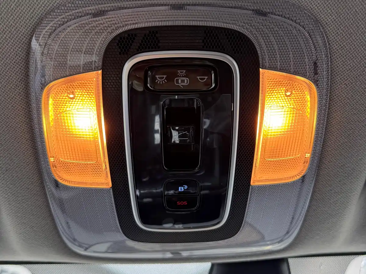Hyundai Elantra 2023 Model 1.5L CVT LUX Premium Edition фото 17