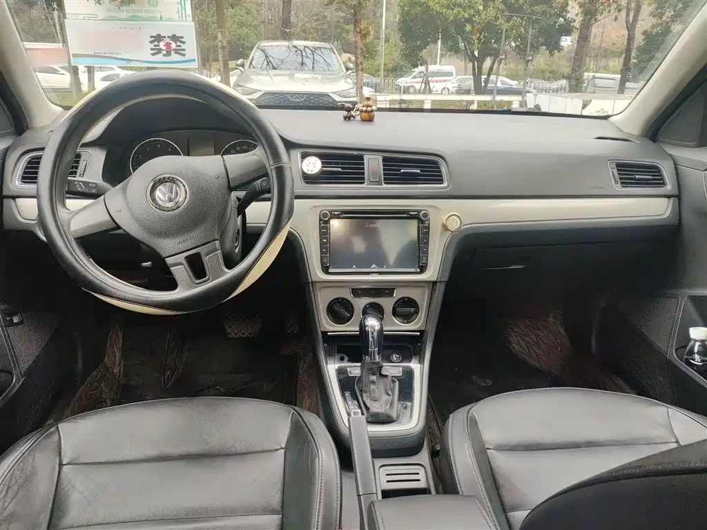 Volkswagen Lavida 2013 Facelift Classic 1.6L Automatic Comfort фото 6