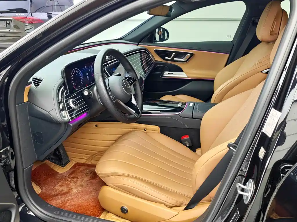 Photo 4 - Mercedes-Benz E-Class