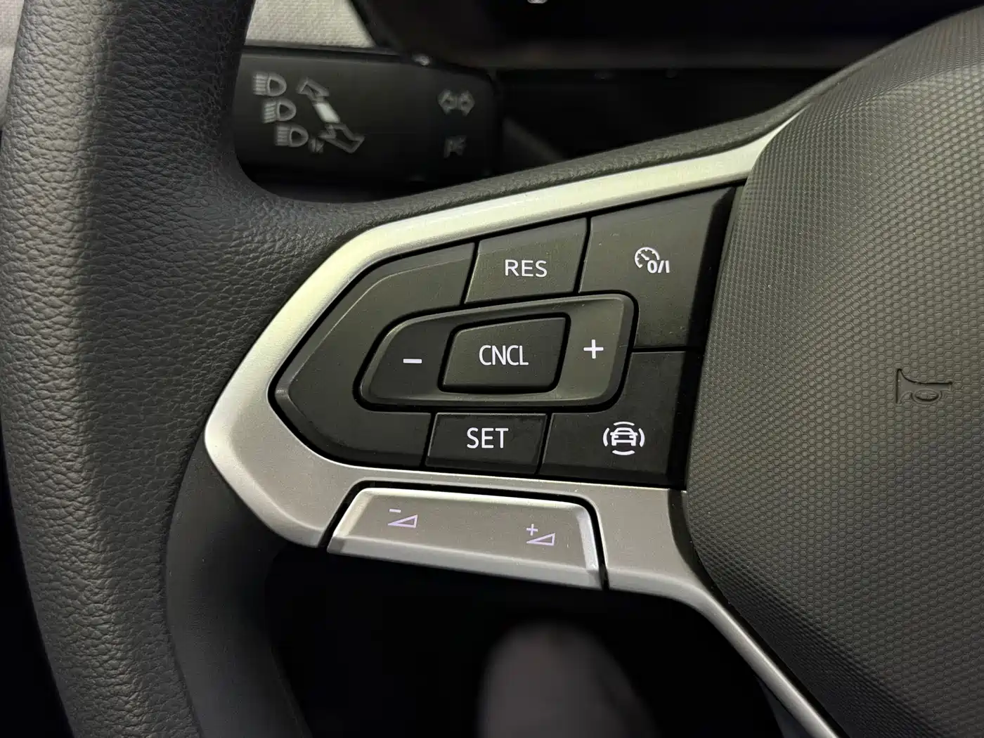 Volkswagen Tharu 2025 Model Rising Star 1.5L Advance Edition фото 13