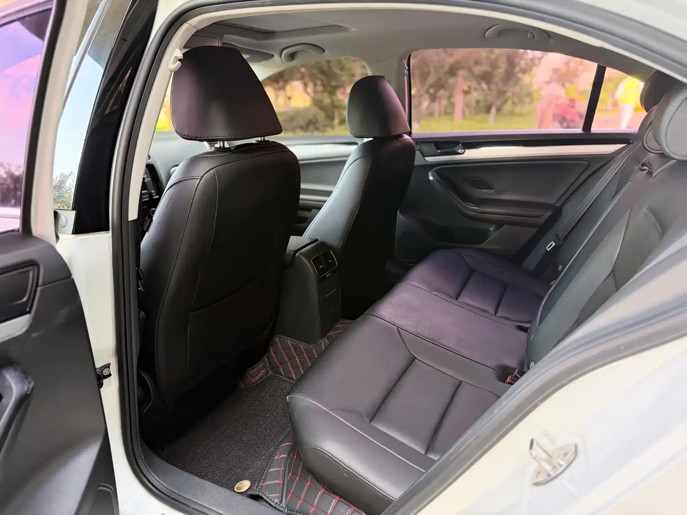 Volkswagen Sagitar 2018 1.6L Automatic Comfort фото 12