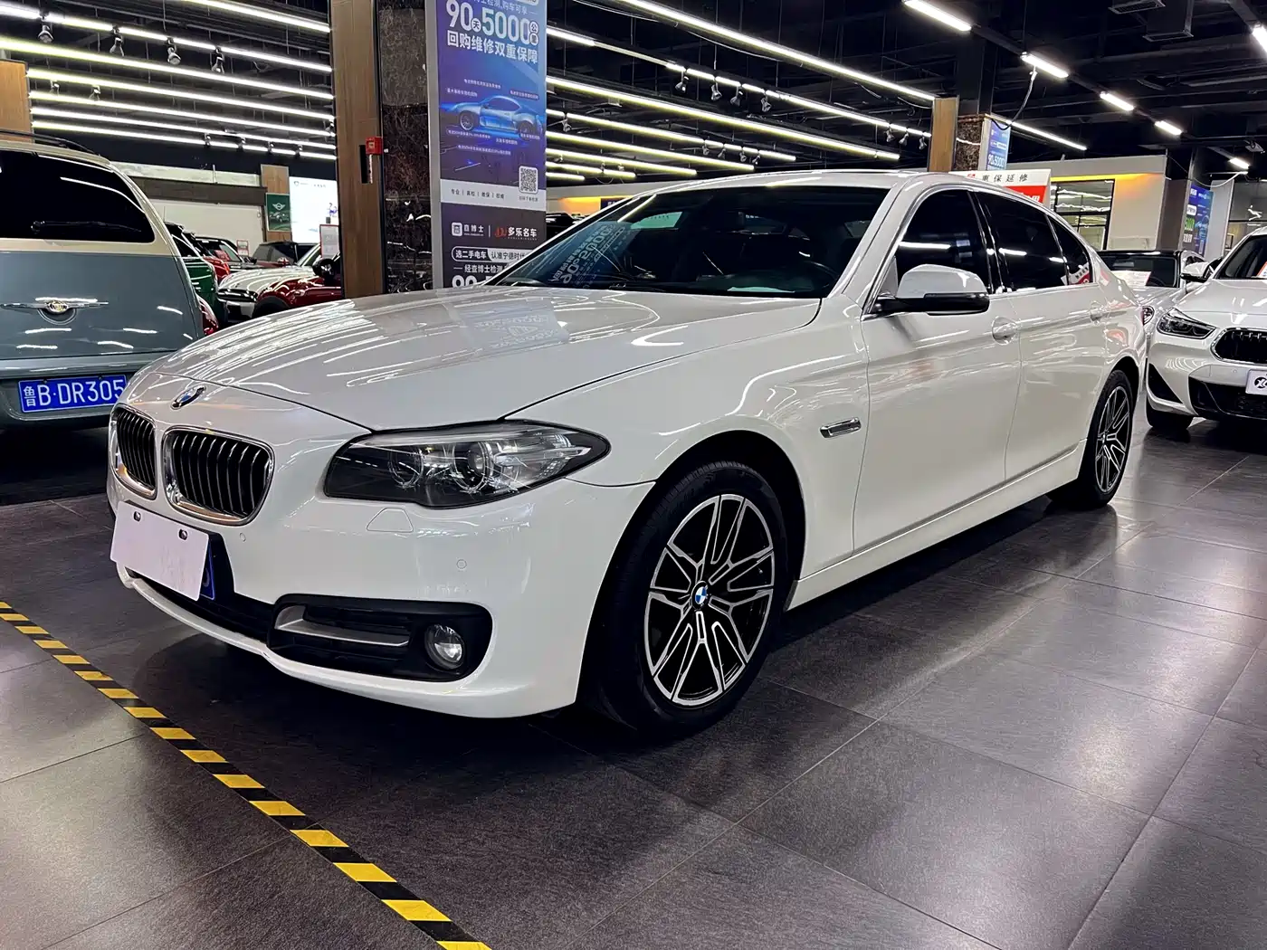 BMW 5 Series 2014 525Li Leading фото 2