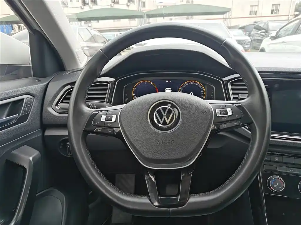 Volkswagen T-ROC 2022 280TSI DSG 2WD Comfort PLUS фото 6