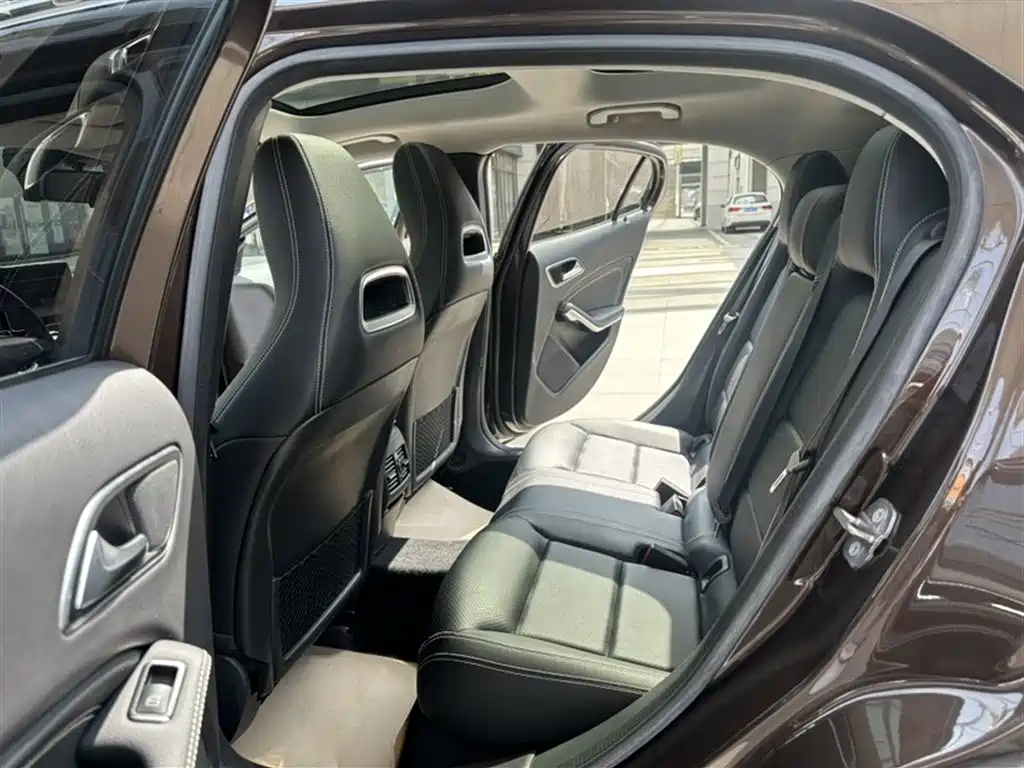 Mercedes-Benz GLA 2018 GLA 200 Dynamic фото 20