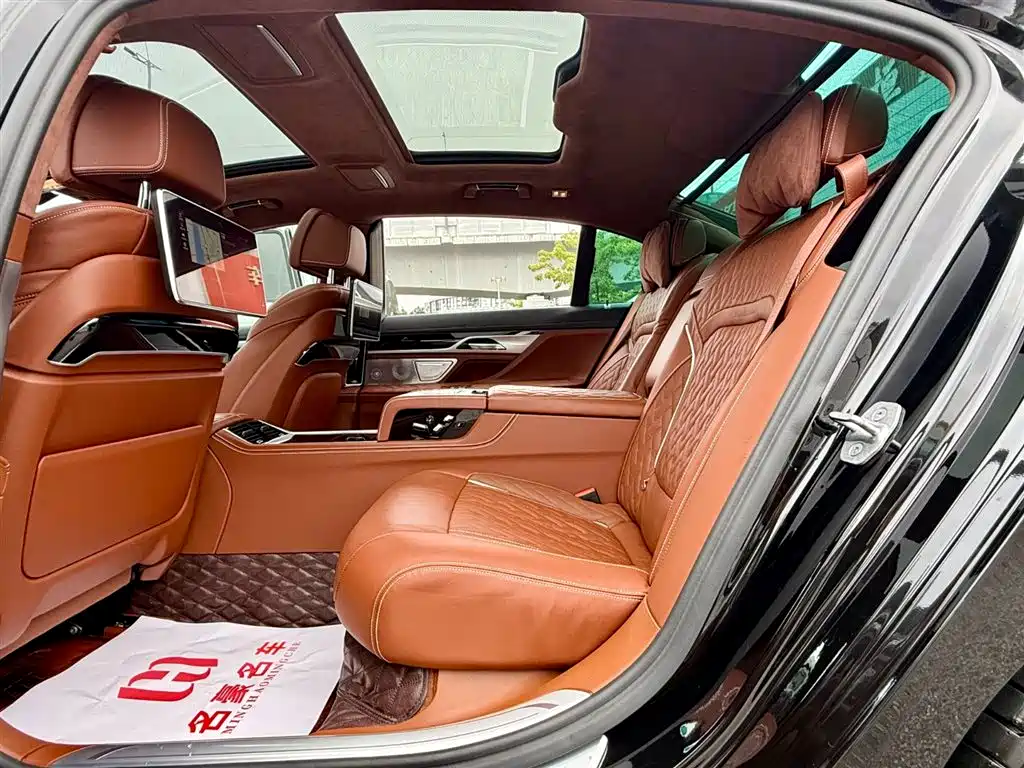 BMW 7 Series 2019 Facelift 740Li xDrive Executive Luxury Package фото 9