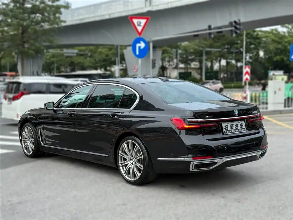 BMW 7 Series 2019 Facelift 740Li xDrive Executive Luxury Package фото 4