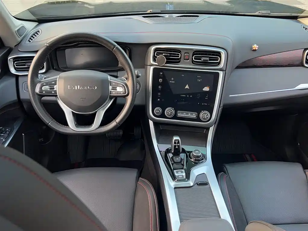 Lynk & Co 01 2019 2.0T AWD Pro Edition China V фото 6