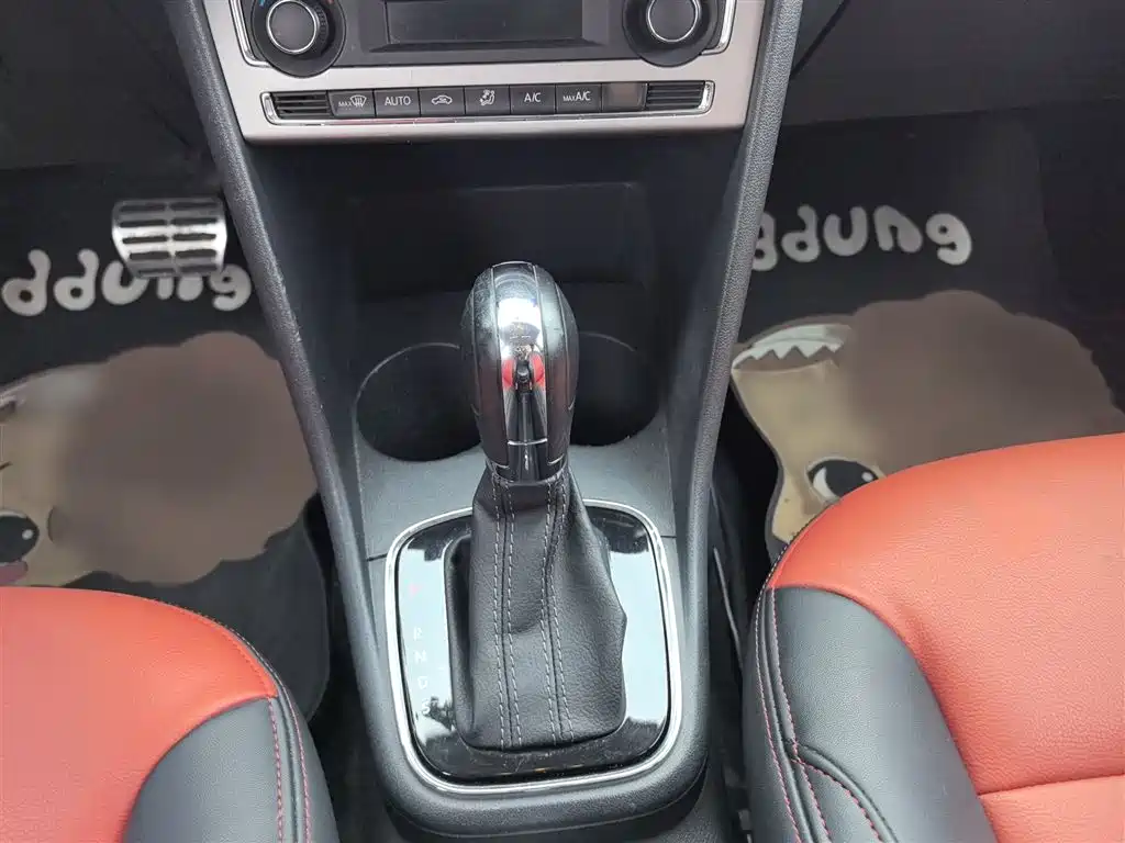 Volkswagen Polo 2014 1.6L Cross Polo Automatic фото 11