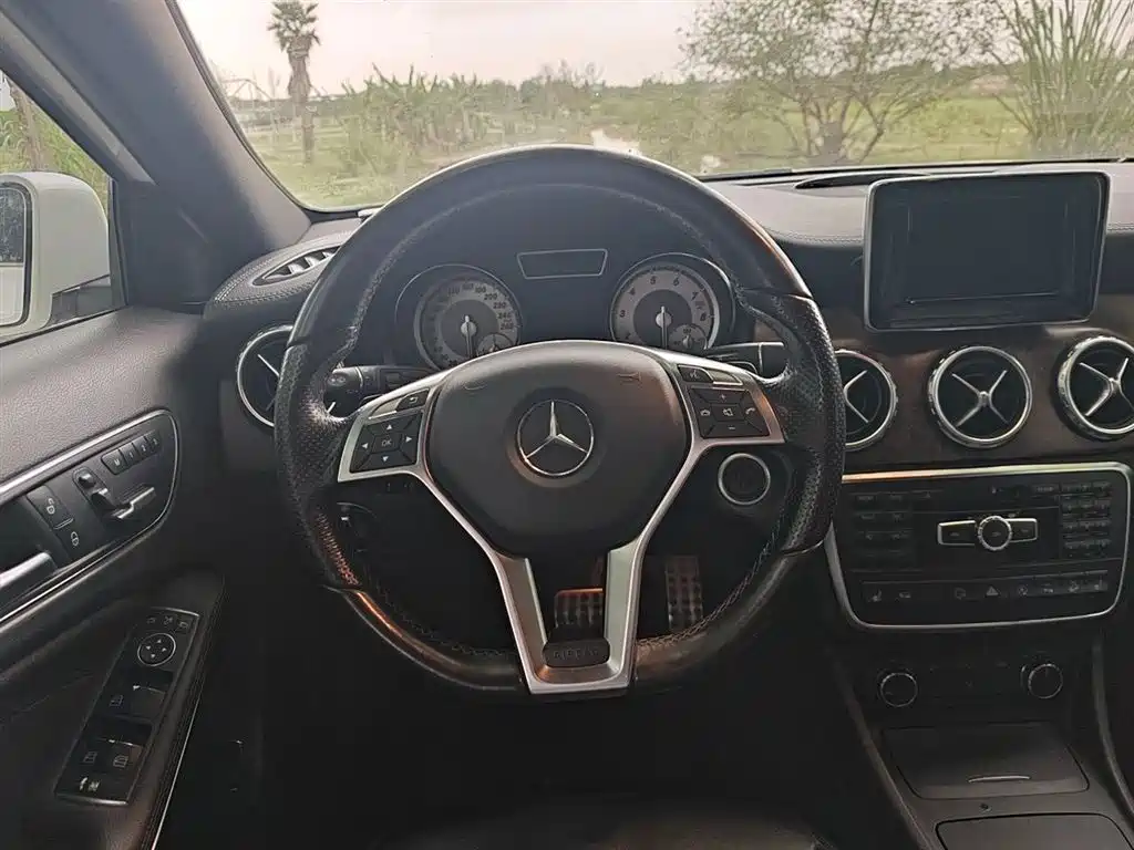 Mercedes-Benz GLA 2015 GLA 260 4MATIC Sport фото 6