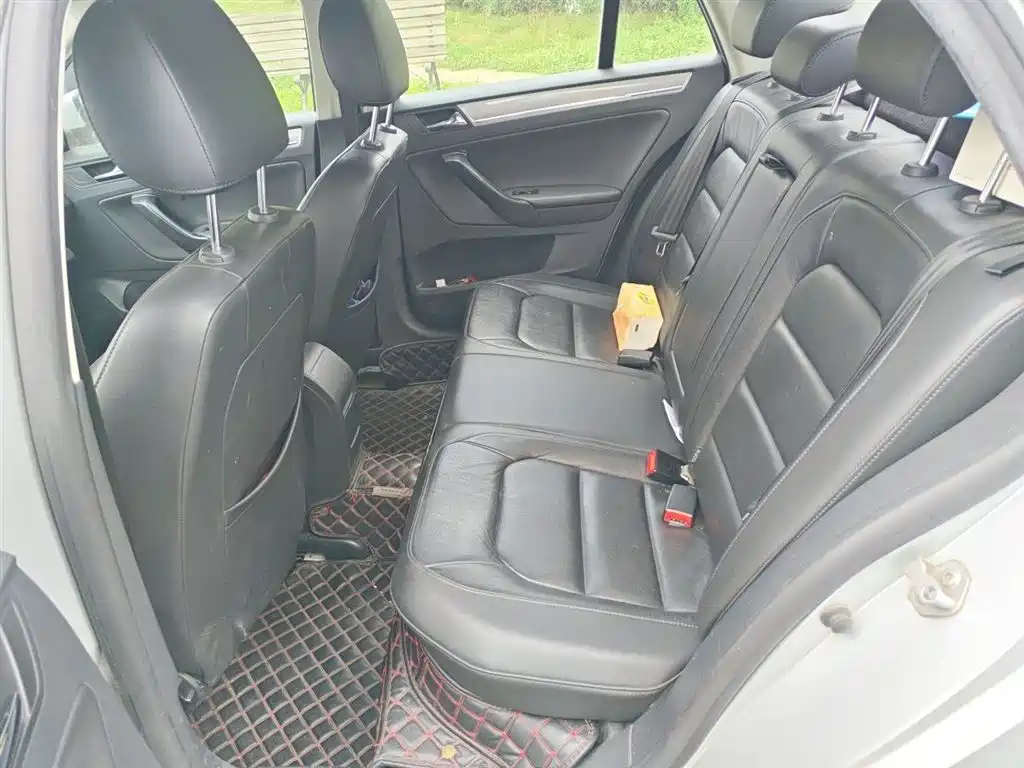 Volkswagen Bora 2014 1.6L Automatic Comfort Edition фото 13