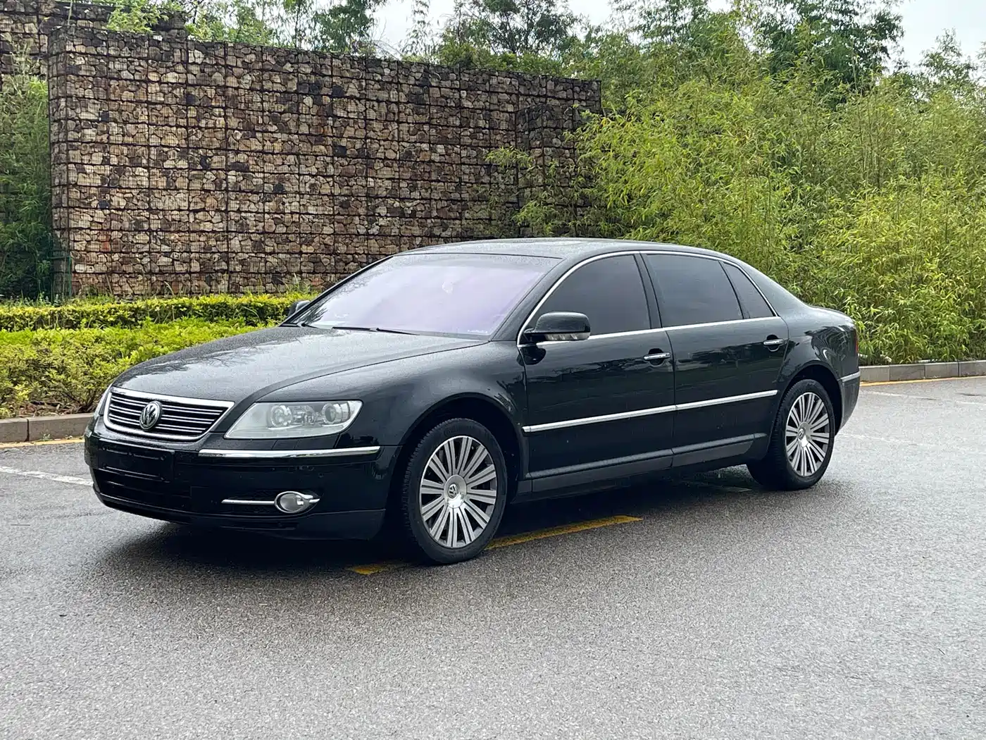 Volkswagen Phaeton 2009 Model 4.2L V8 4-seat Extended Executive Edition фото 2