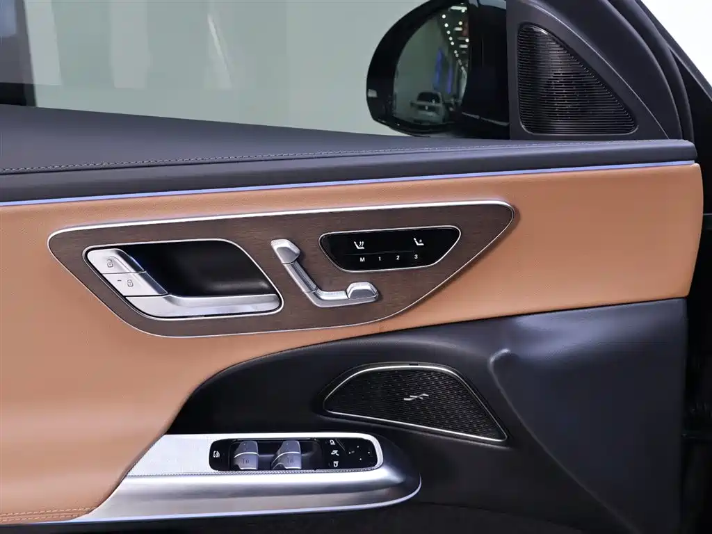 Mercedes-Benz E-Class 2024 E 300 L Fashion фото 17