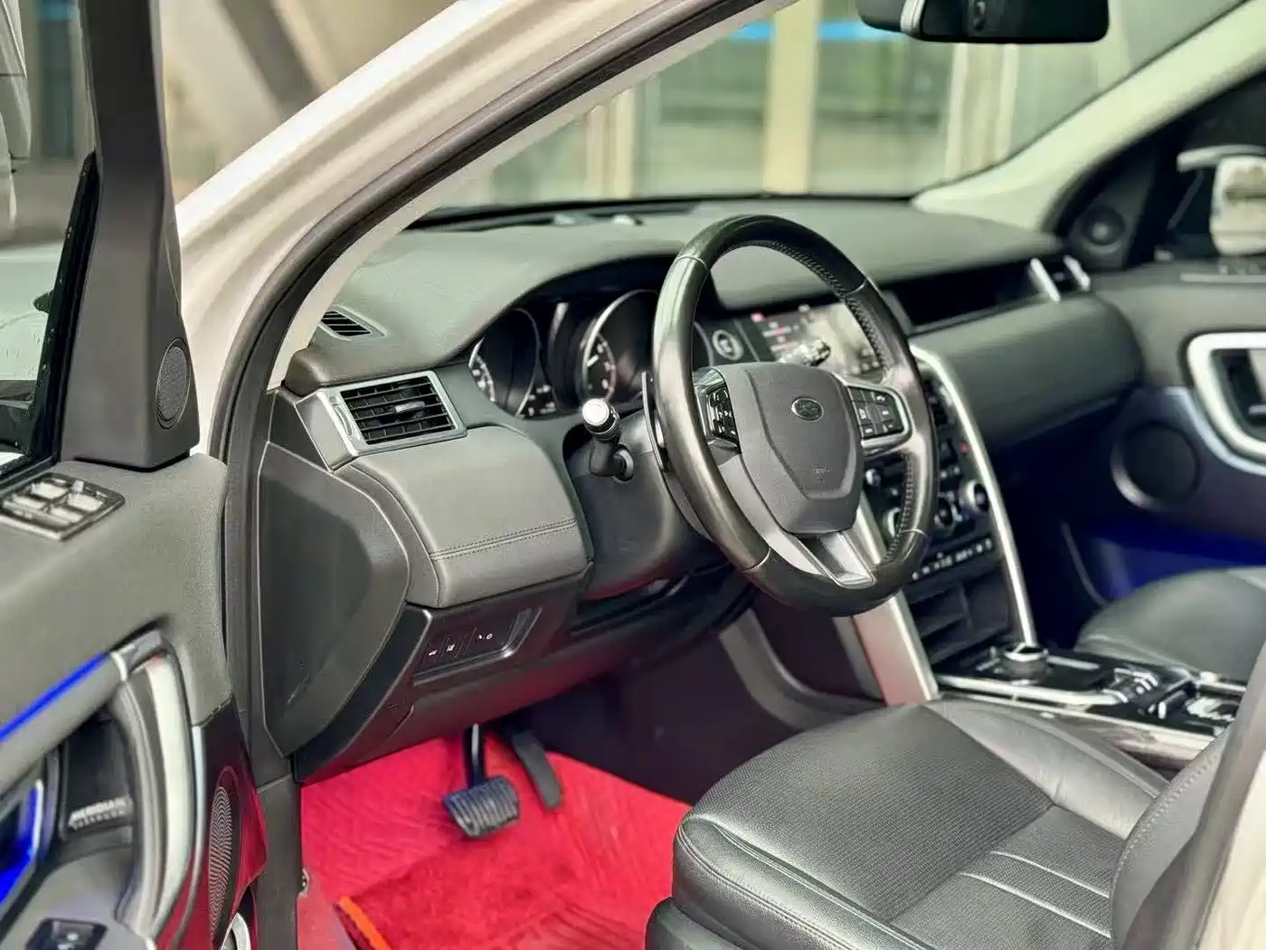 Land Rover Discovery Sport 2018 240PS HSE Edition фото 6