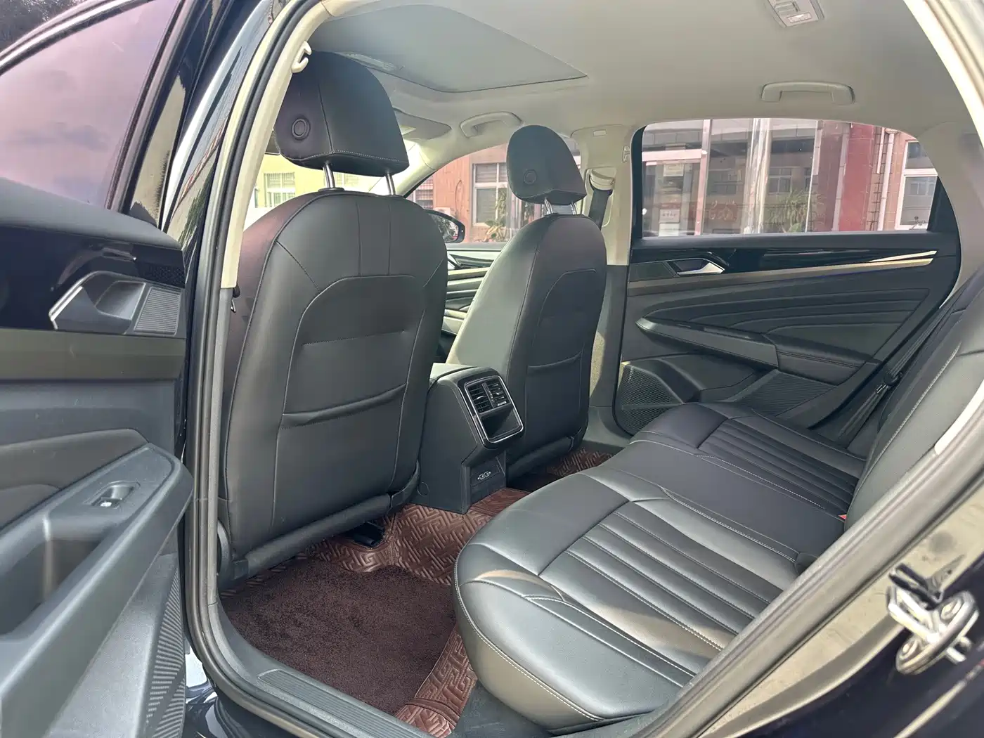صورة 5 - Volkswagen Passat
