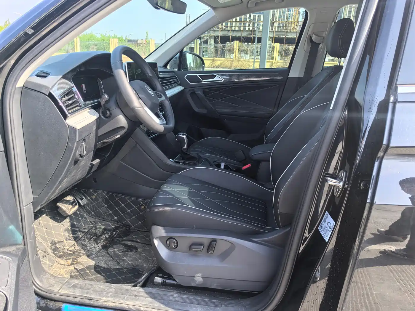 Volkswagen Tiguan L 2025 330TSI Automatic 2WD R-Line Dragon Glory Edition фото 4