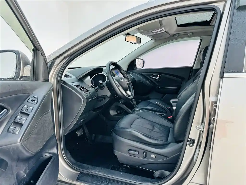 Hyundai Beijing Hyundai ix35 2013 2.0L Auto 2WD Smart GLS China IV фото 13