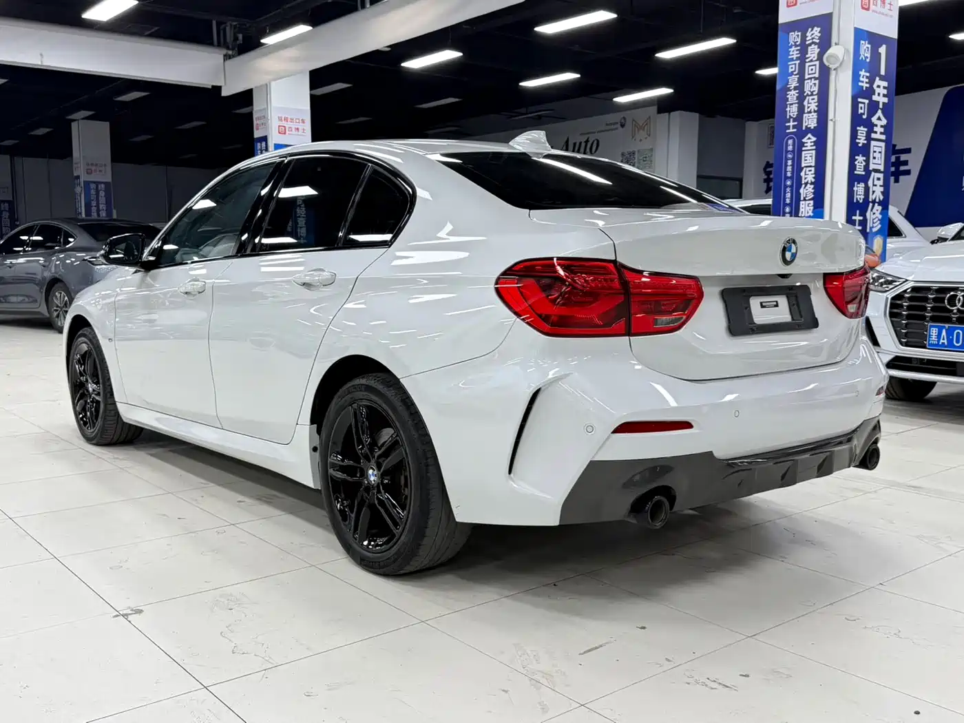 BMW 1 Series 2022 120i M Sport Shadow Edition фото 7