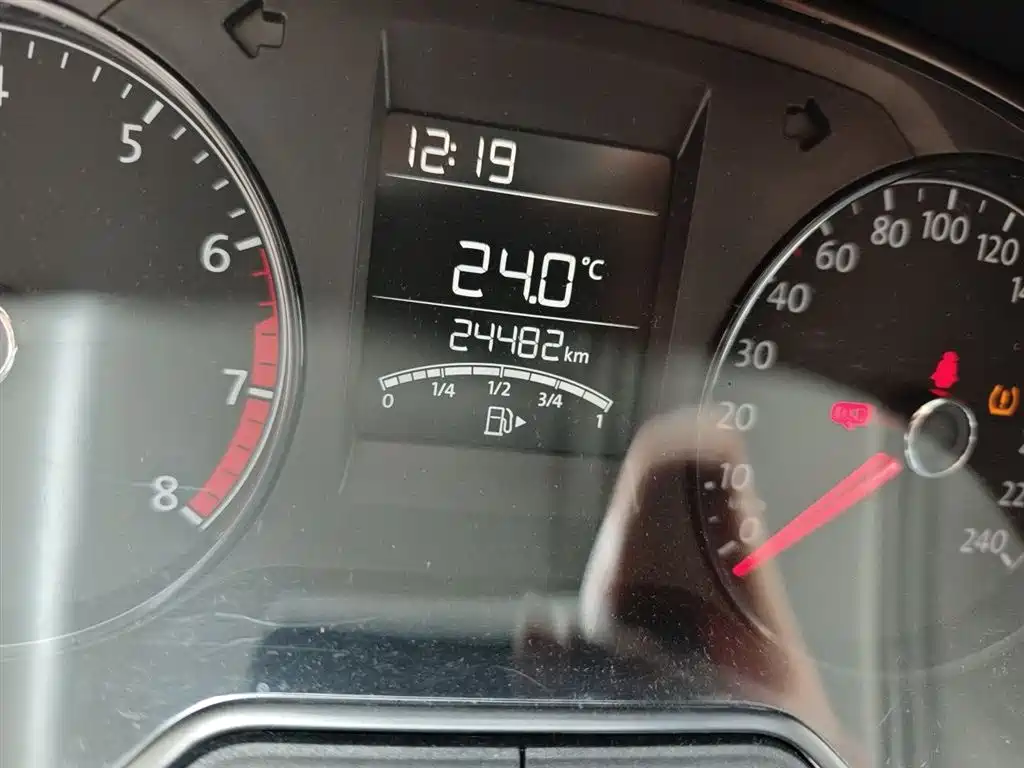 Volkswagen Polo 2018 1.5L Manual Safe Drive фото 8