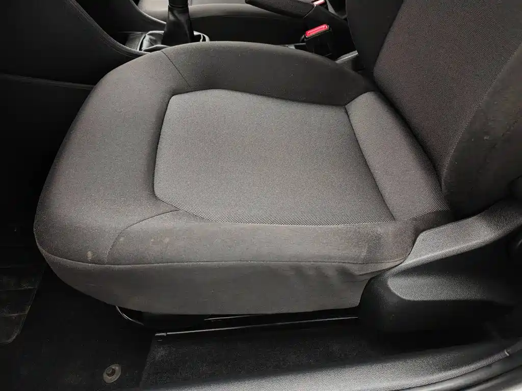 Volkswagen Jetta 2015 1.6L Manual Trend фото 20