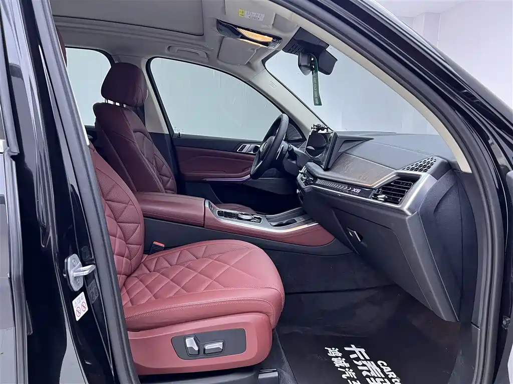 BMW X5 2023 xDrive 30Li Premium M Sport Package фото 19