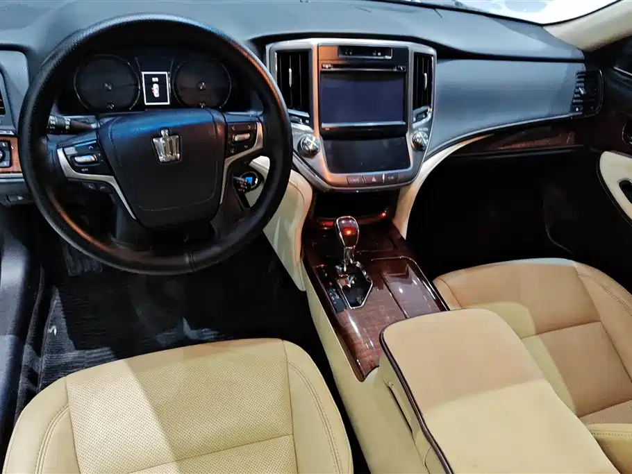 Toyota Crown 2015 2.0T Fashion фото 12