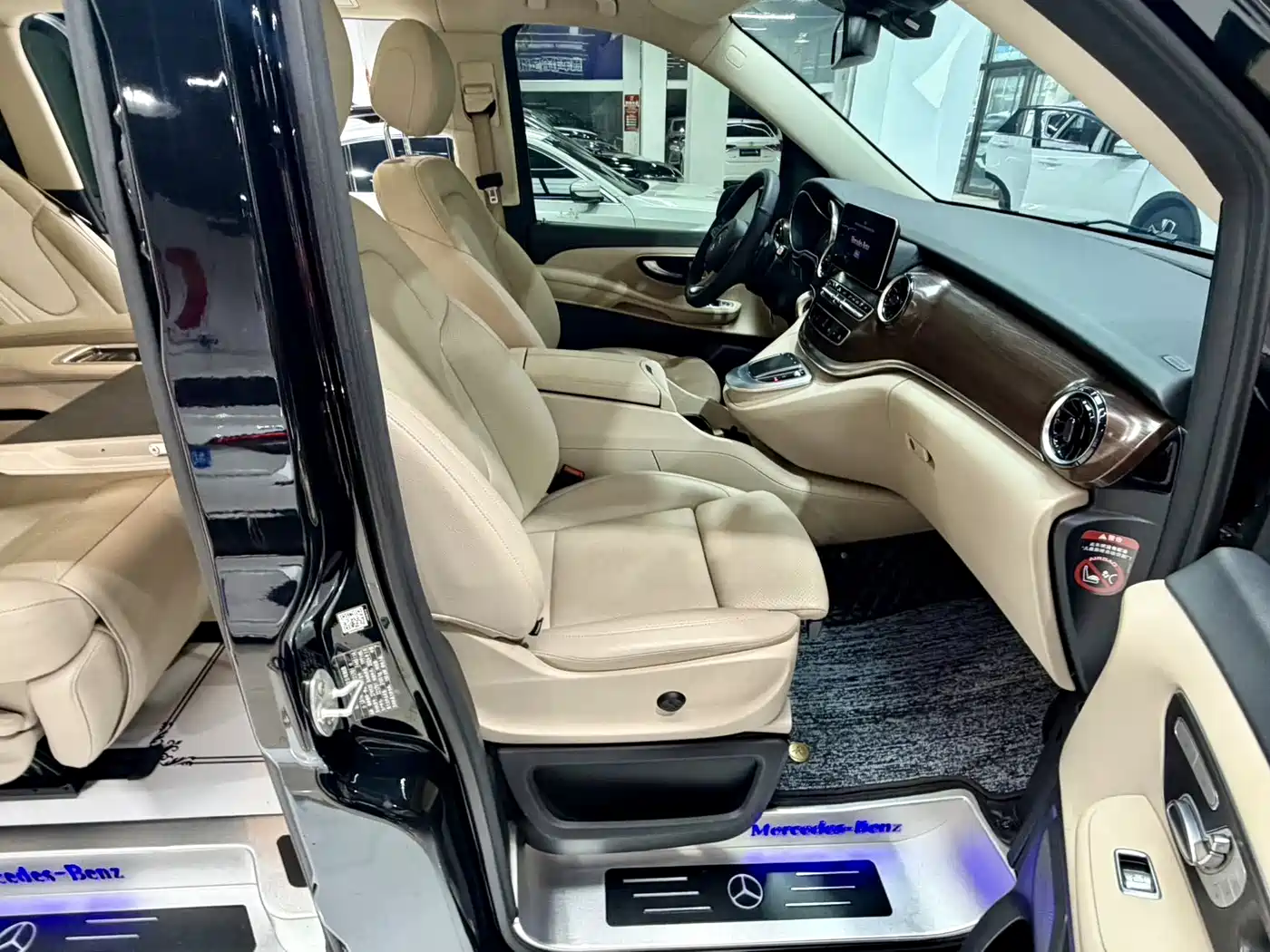Mercedes-Benz V-Class 2022 V 260 Pilot Edition фото 17