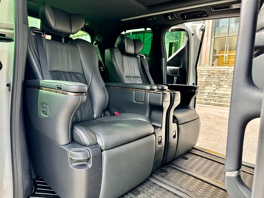 Toyota Vellfire 2019 Hybrid 2.5L HV Premium Edition фото 13