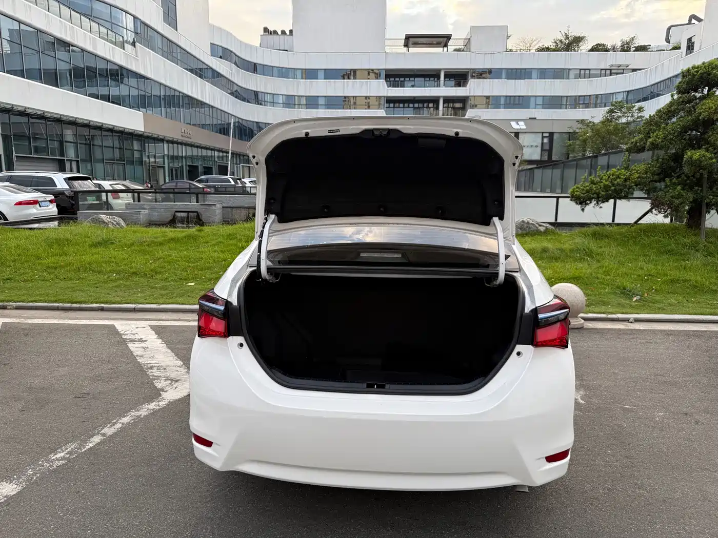 Toyota Corolla Twin Engine E+ 2022 2020 1.8L E-CVT Comfort Edition