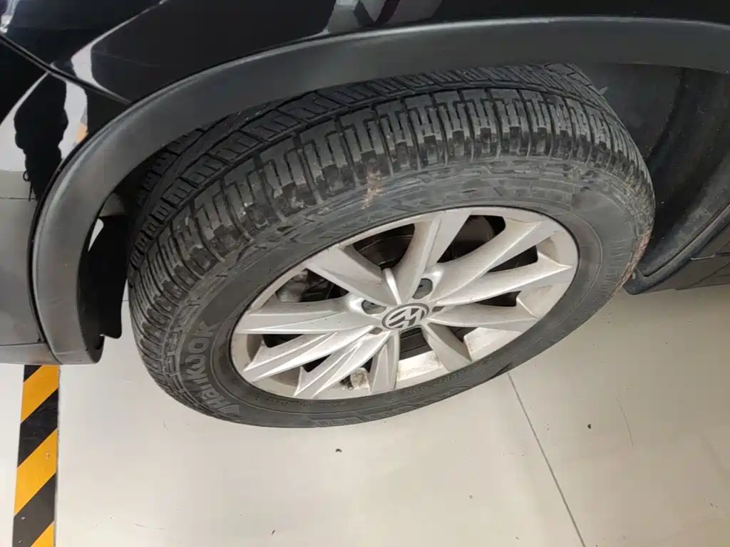Фото 23 - Volkswagen Tiguan