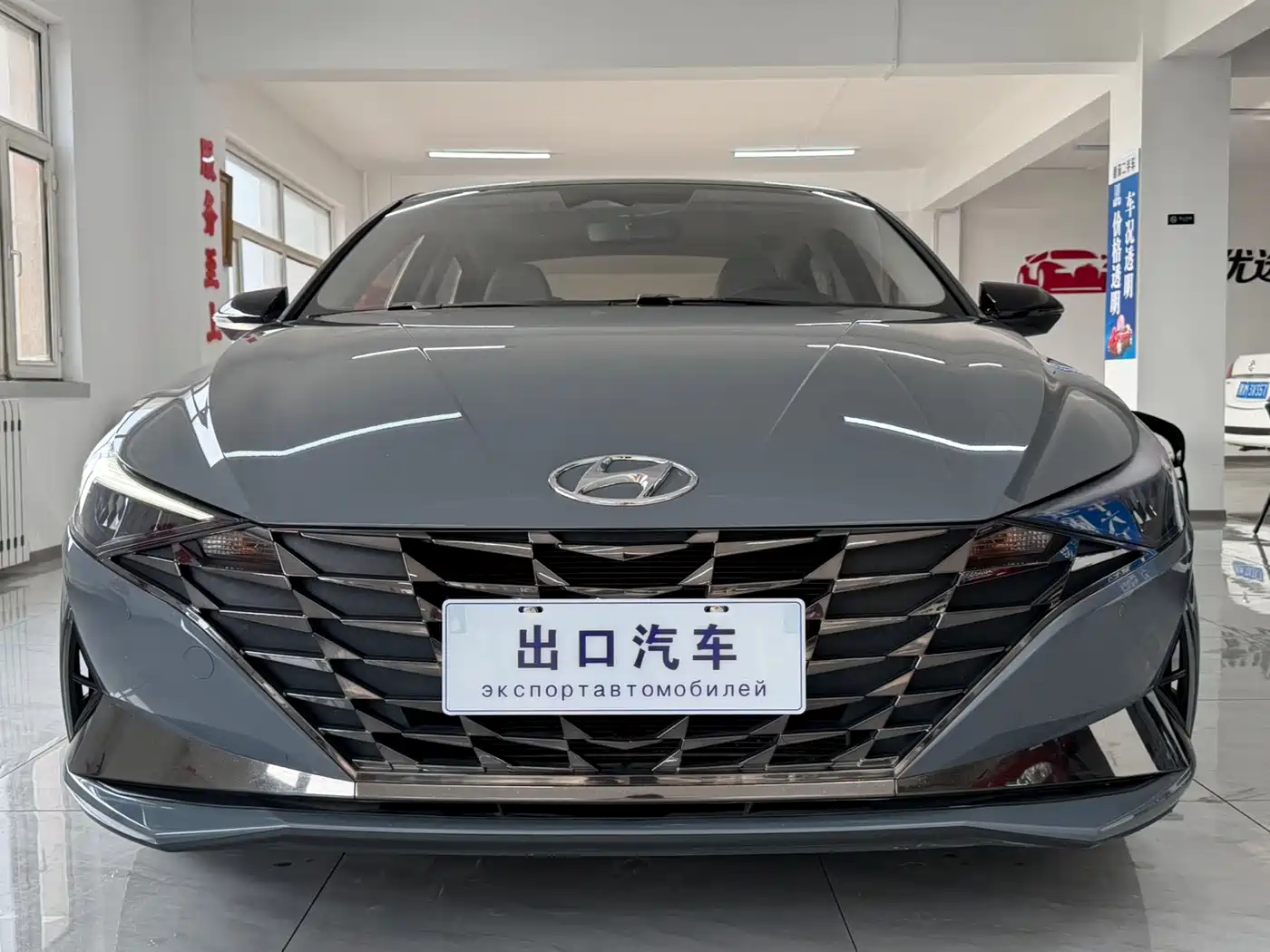 Hyundai Elantra 2022 1.5L CVT LUX Premium Edition фото 2